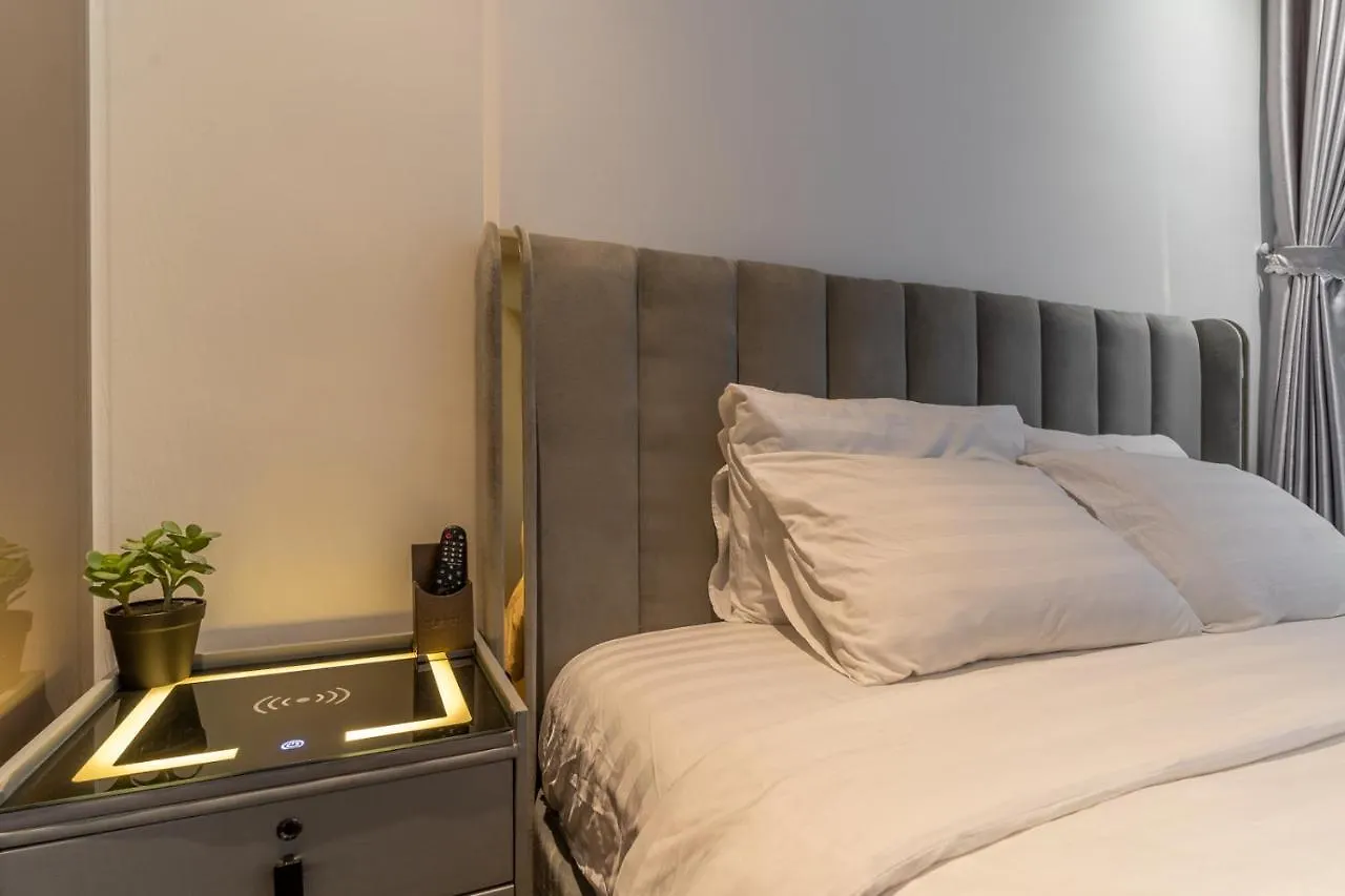 The Rixx Fancy Apartment In The Heart Of D1 With Infinity Pool, Skyline Gym, Sauna, Jacuzzi Ho Chi Minh City